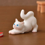 figurines chats résine miniature table deco maison blanc taches colorées opaques erotique
