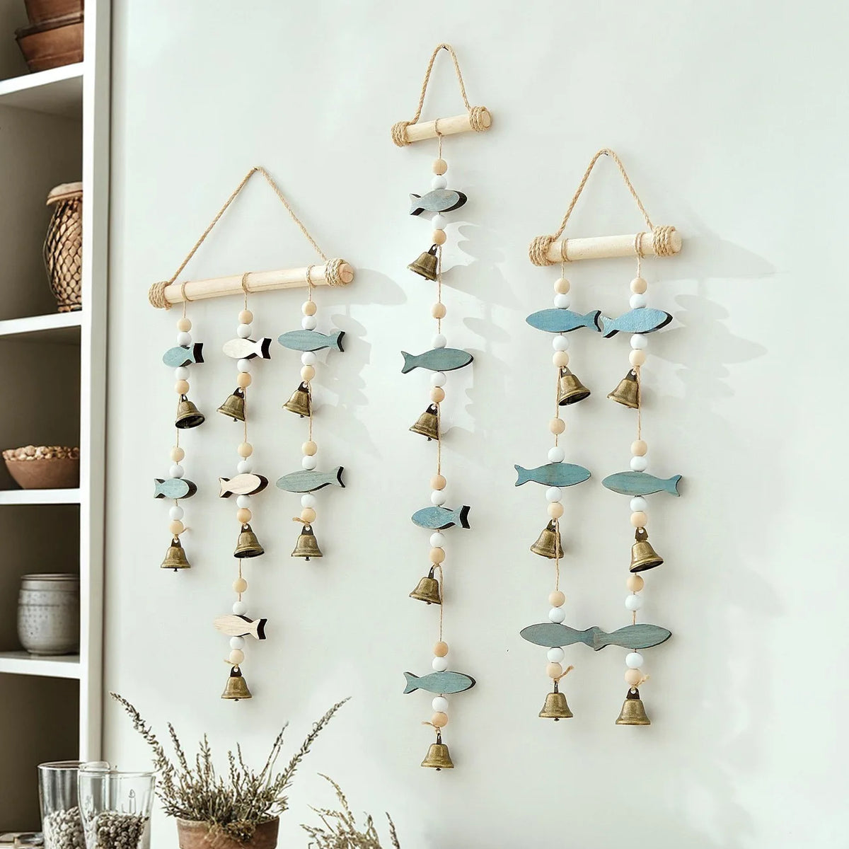 mobile mural poissons cloches bleu clair doré rustique