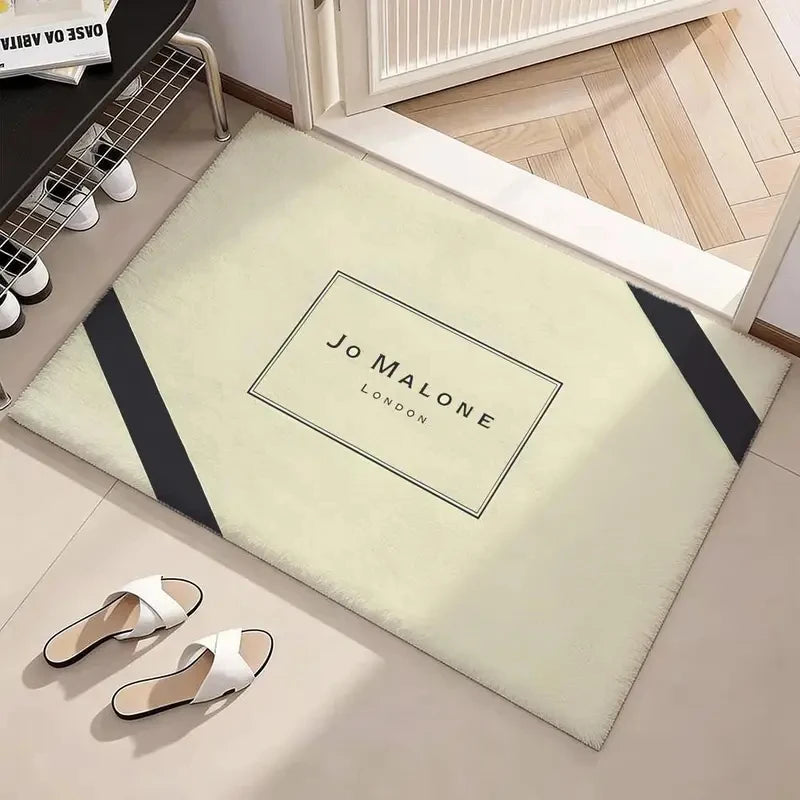 tapis beige clair logo jo malone london moderne antidérapant résistant rides salon chambre coucher