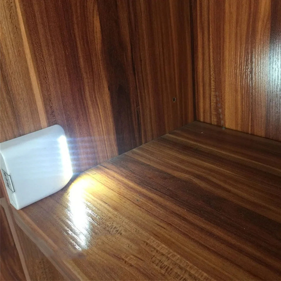 lumière led détection mouvement armoire blanc bois moderne led flux lumineux minimaliste autoactivation