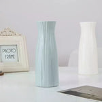 vases decoratifs modernes minimalistes rose bleu vert blanc lignes verticales texturées fleurs artificielles
