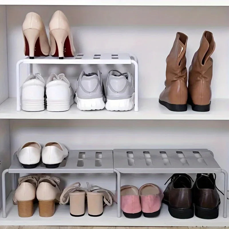 étagère chaussures moderne minimaliste gris clair perforée rangement efficace sous lit placard