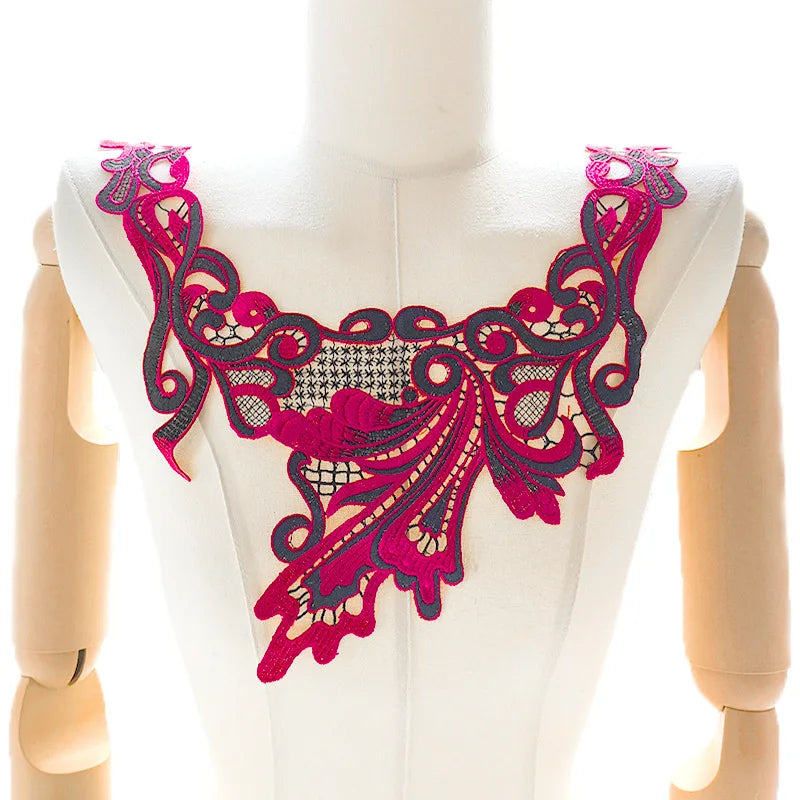 collier brodé dentelle rouge noir bleu blanc art nouveau clips polyester