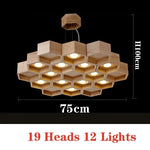 lumière suspendue bois clair nid d'abeille hexagonal modernes led câbles argentés structure géométrique