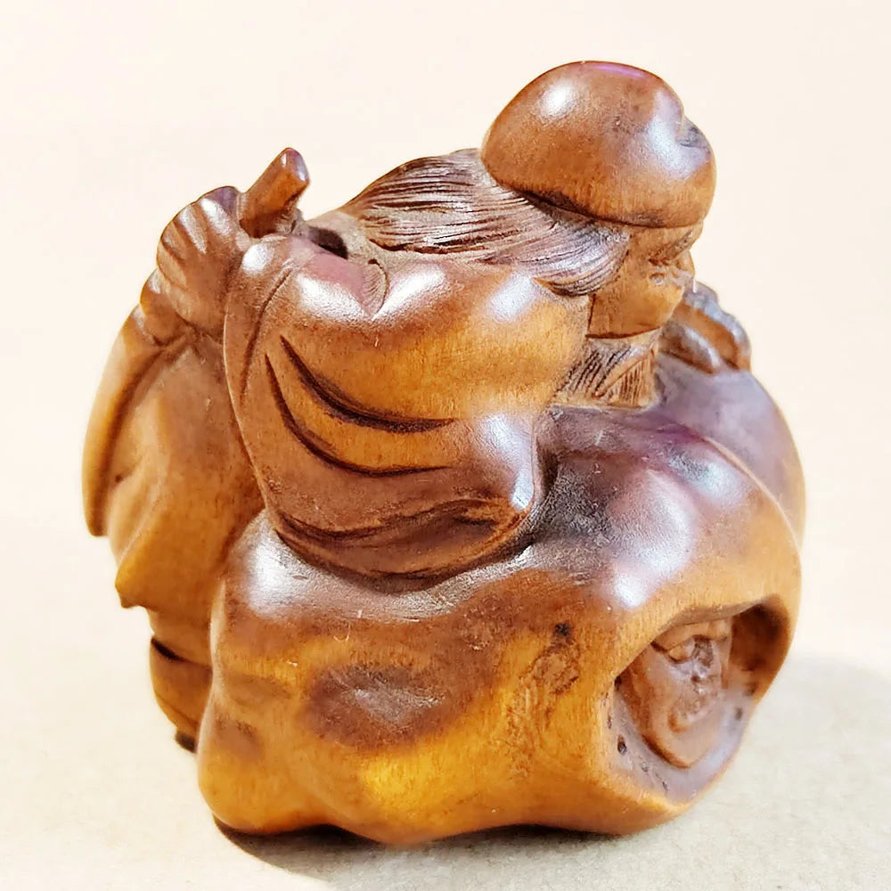 statue bois sculpture marron traditionnelle figure assise détails fins artisanale japonaise élégante objets mains