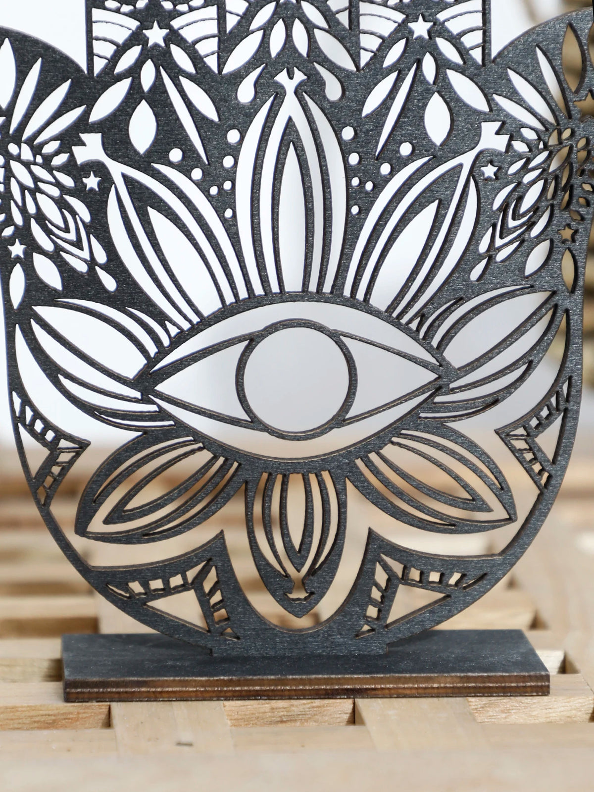 décoration maison main hamsa œil mal sculpture bois ornements floraux artisanal support plat