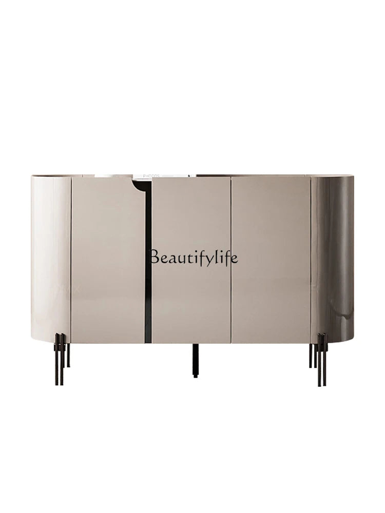 meuble d'appoint moderne blanc marbre pieds métal noir tasse livre vase plante abstraite