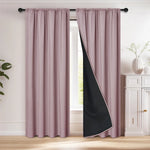 Image montrant des rideaux de fenêtre de luxe en textile de polyester rose et violet. Le traitement de la fenêtre comprend des rideaux de haute qualité, rehaussés par des détails sublimes. Ces rideaux ajoutent une touche vibrante et élégante à tout décor de maison.