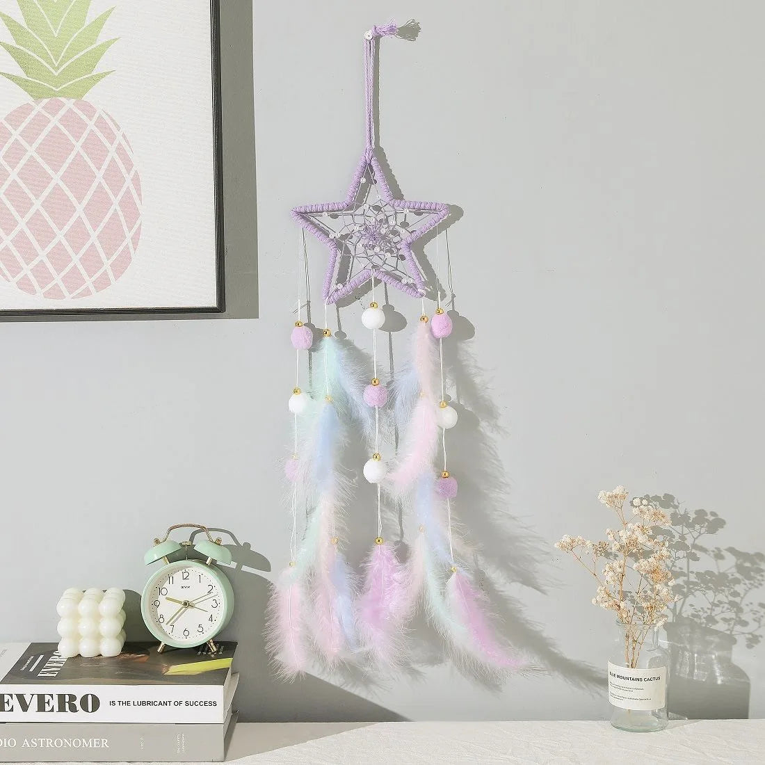 attrape rêves boho plumes pompons lune étoile motif chat violet rose pastel