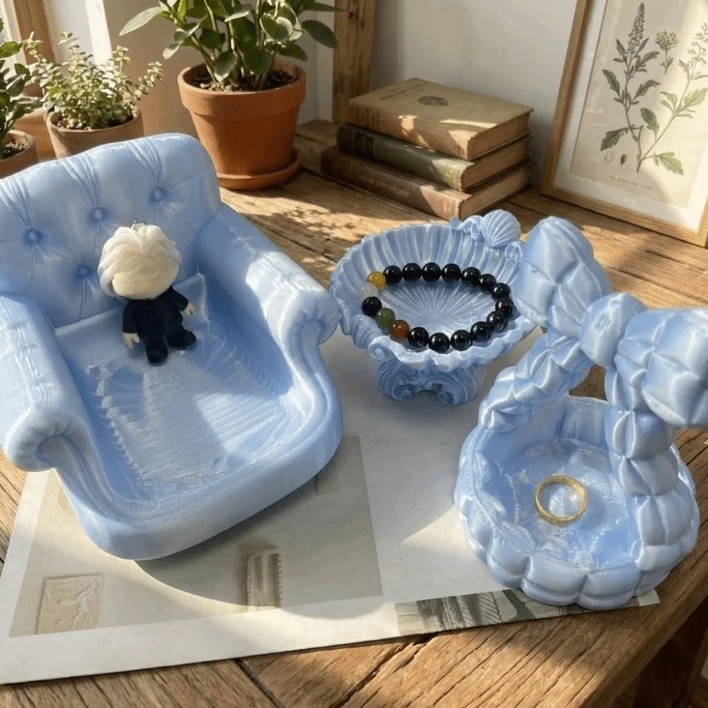 plateau bijoux forme fauteuil blanc bleu rose ornements vintage opaques créatif baroque