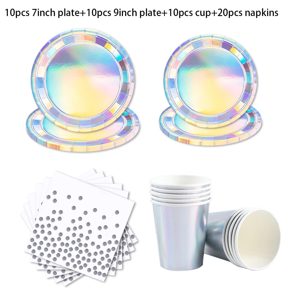 assiettes argent iridescentes gobelets serviettes nappe festive mariage anniversaire noel
