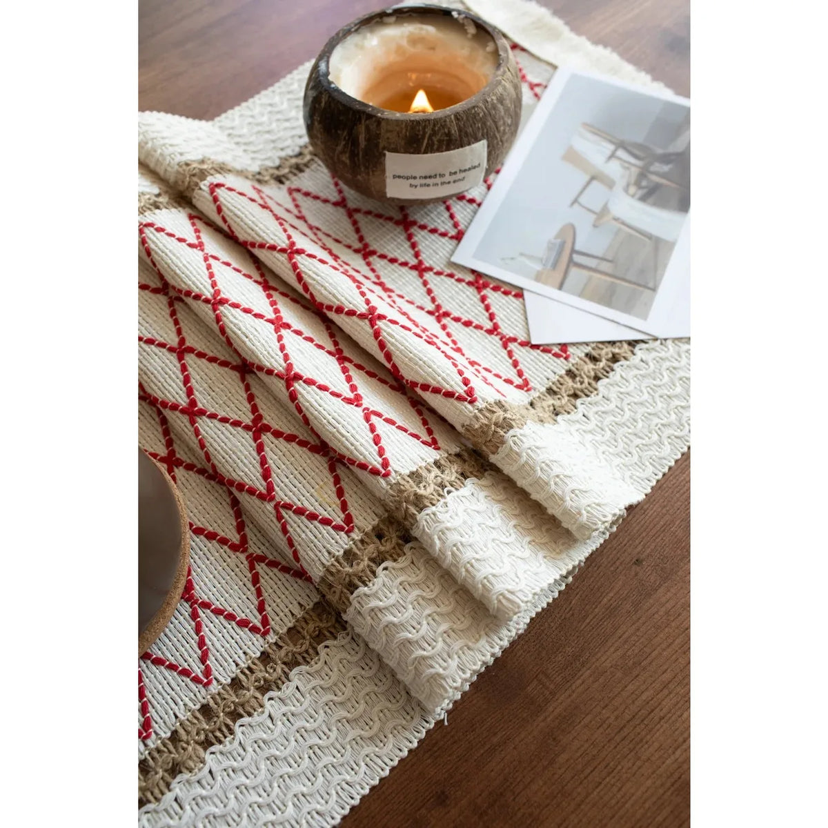 serviette table géométrique blanc rouge beige moderne ethnique