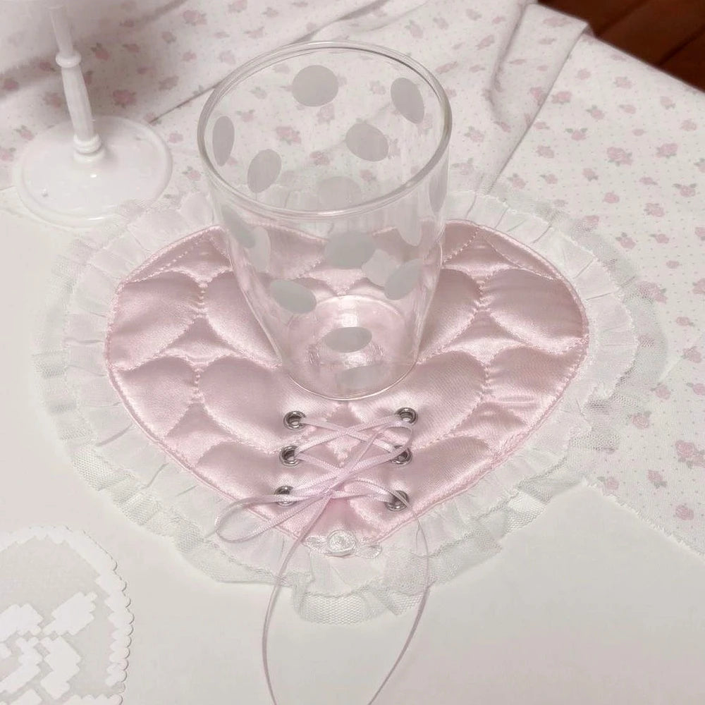 nappe dentelle rose blanche motifs floraux shabby chic romantique hiver noël table chambre salon