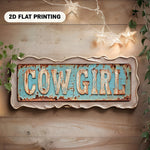 décoration murale vintage plaque cowgirl aluminium lettres relief bleu clair brun rouillé