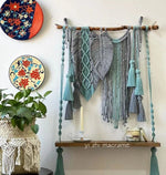 macramé boho chic étagère suspendue franges feuilles noeuds plantes vert gris bleu marron rose