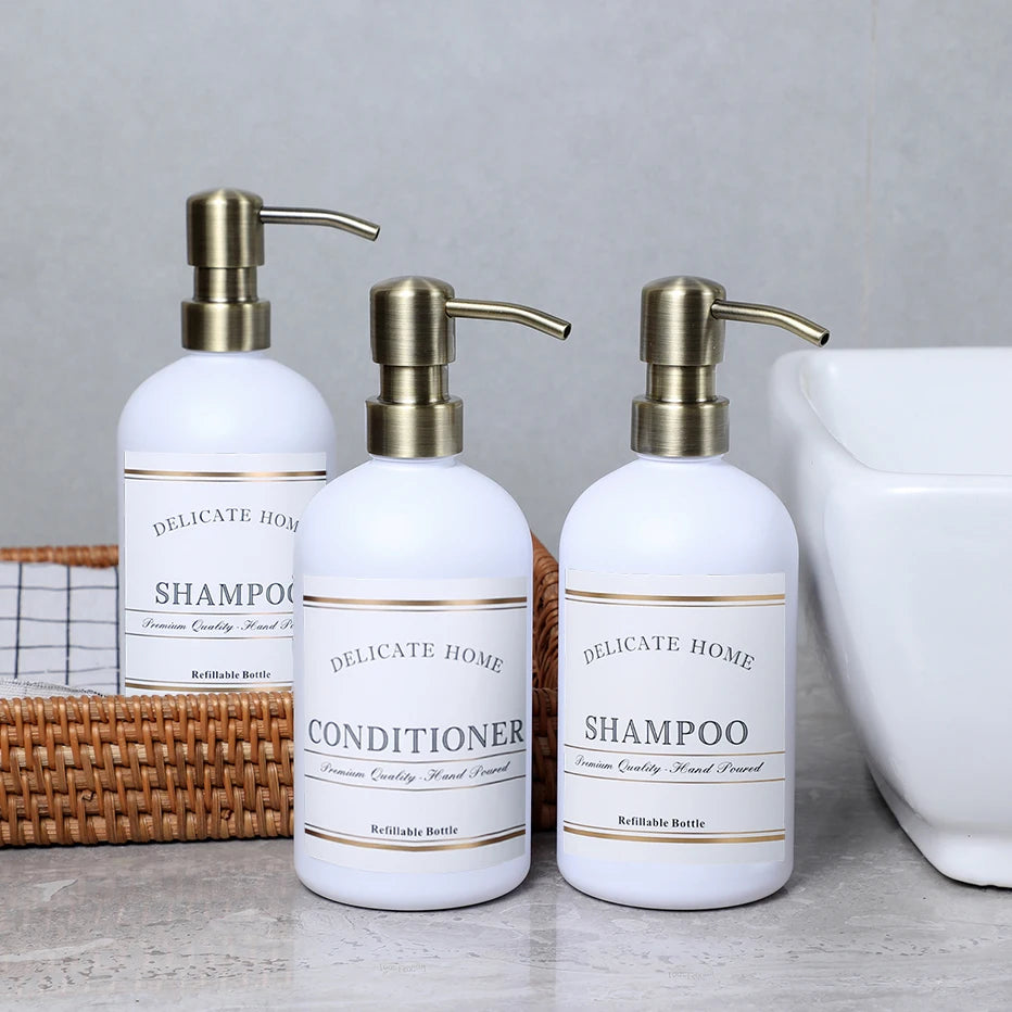 bouteilles shampooing après shampoing gel douche rechargeables transparentes marron noir blanches modernes pompes pression