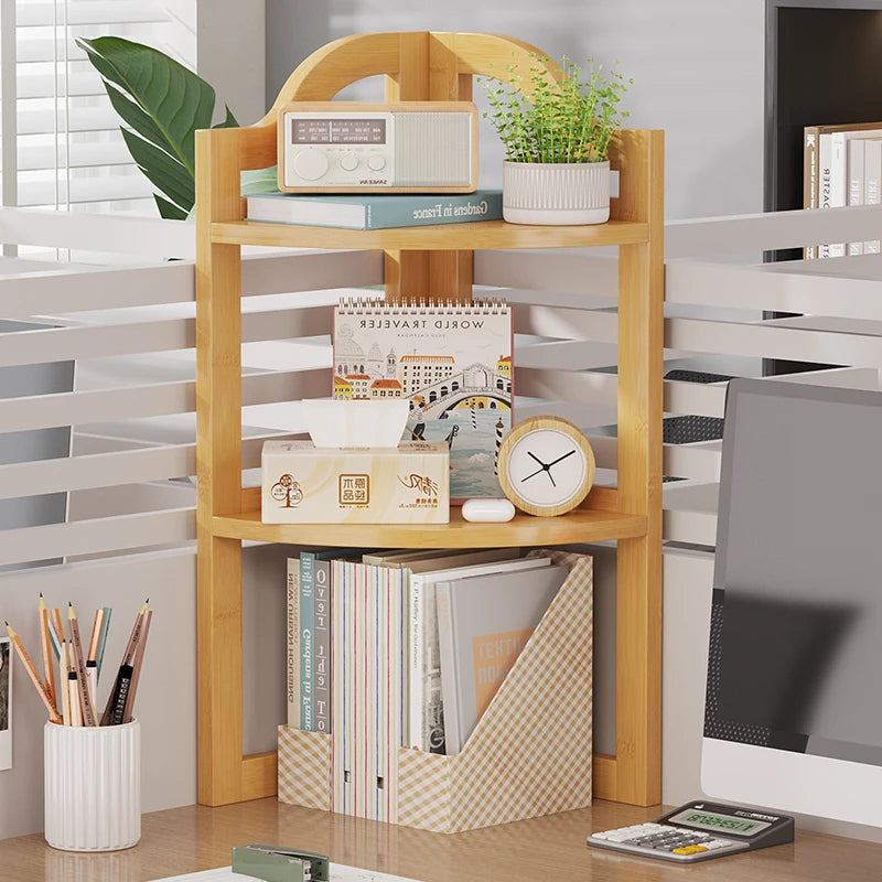 étagère angle moderne trois niveaux chêne clair lisse rangement livres lampe horloge plante