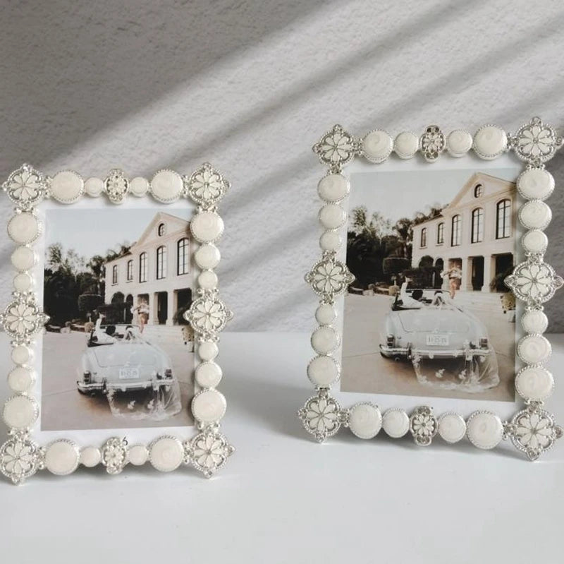 Cadre photo blanc argenté avec strass détaillé