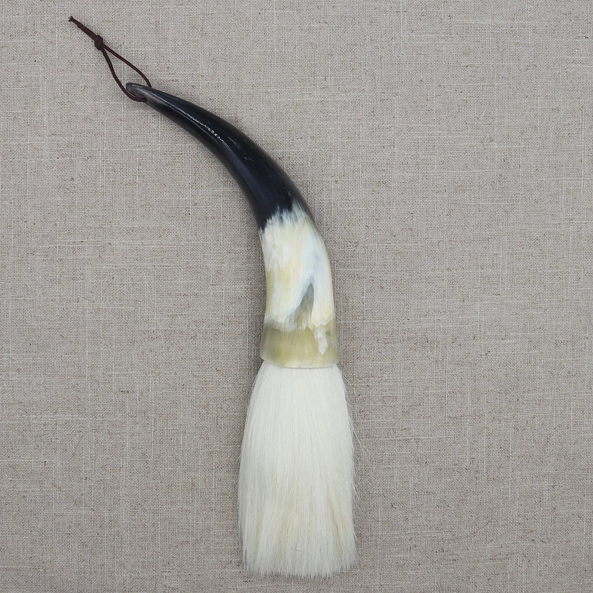 brosse peinture traditionnelle cordelette poils naturels marbrés noir blanc gris