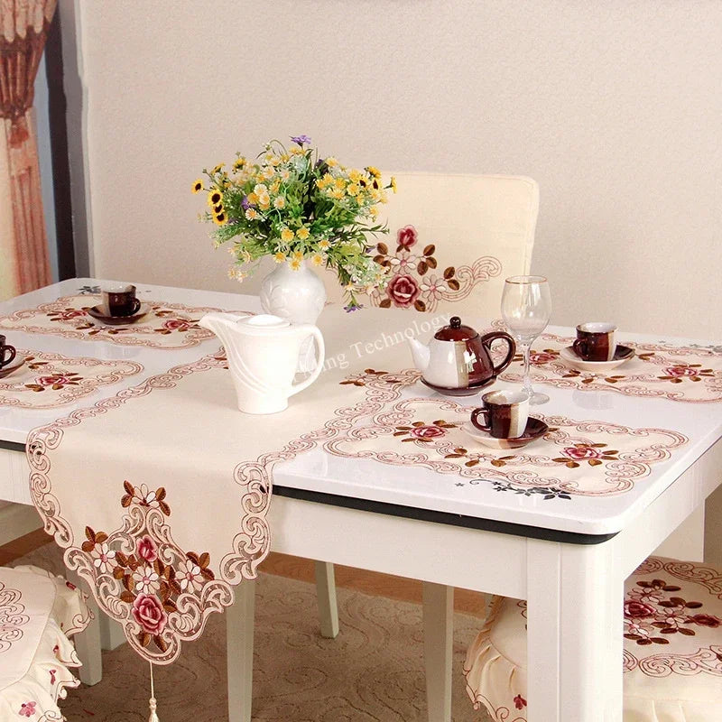 Nappe de table beige motif pivoine