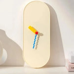 horloge murale moderne aiguille motif abstrait beige jaune bleu rouge contemporain