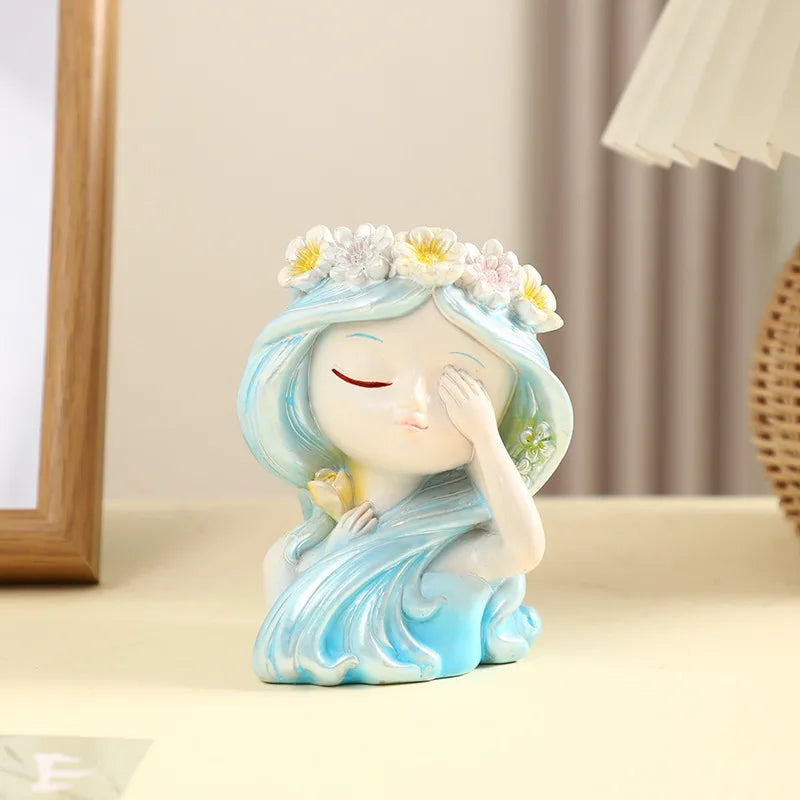 statuette articulée fleurs couronne cheveux ondulés blanc jaune bleu vert