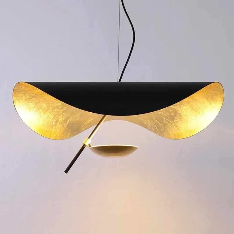 luminaire suspension métal noir doré contemporain minimaliste salon salle manger intérieur luxe