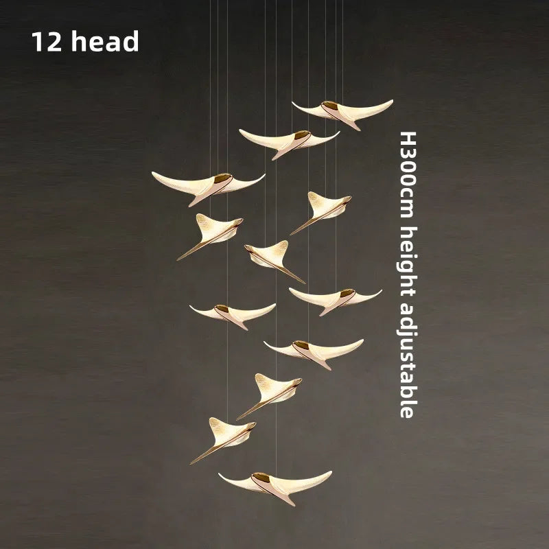 suspension lumineuse or oiseaux stylisés contemporaine minimaliste salon chaînes fixations métal lumière blanche chambre