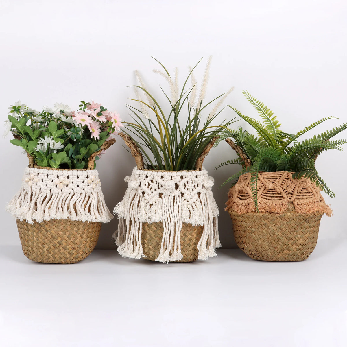 panier boho tressé rotin franges blanches rangement plantes decoration naturelle artisanal poignées bois