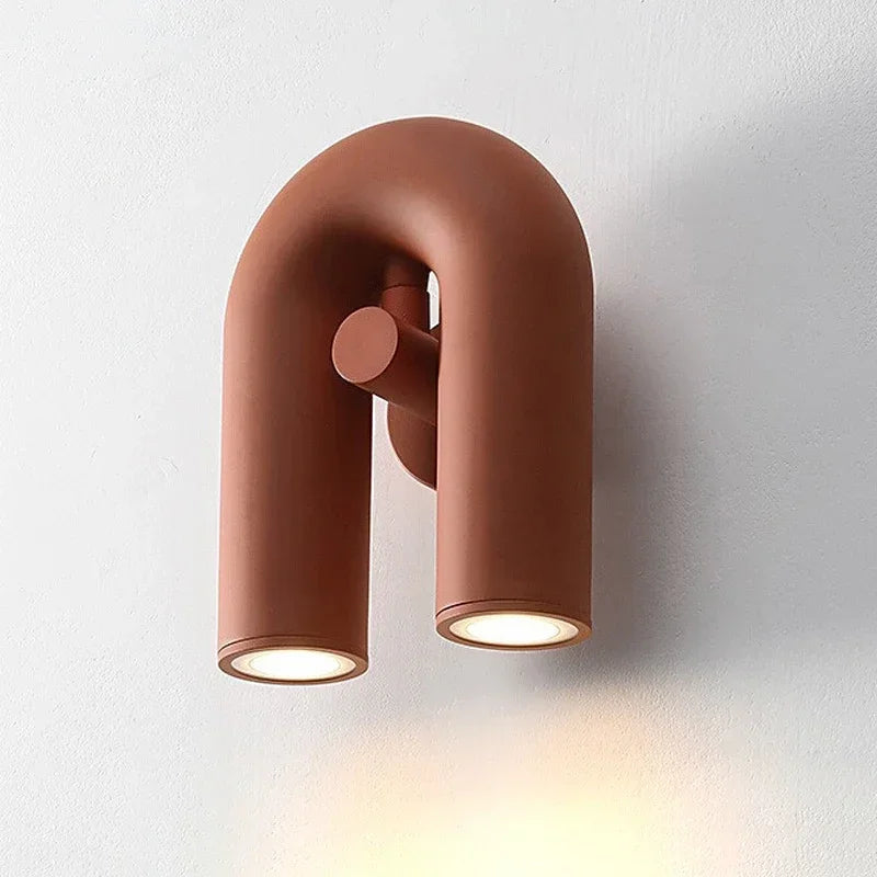 lampes murales modernes bleu turquoise noir blanc cassé rouille sculpturales éclairage quotidien minimaliste fixées