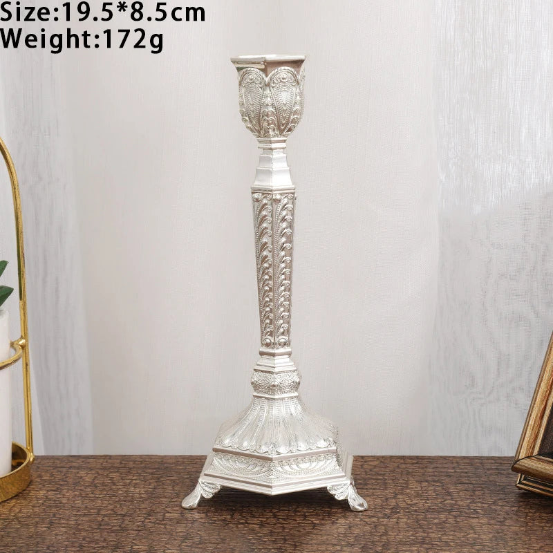 bougeoirs or argent ornements baroques chandelles mariage décoration intérieure classique gravures détaillées