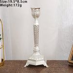 bougeoirs or argent ornements baroques chandelles mariage décoration intérieure classique gravures détaillées