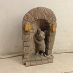 décoration extérieure artisanale porte souris sculptée lanternes dorées gris beige bleuclair