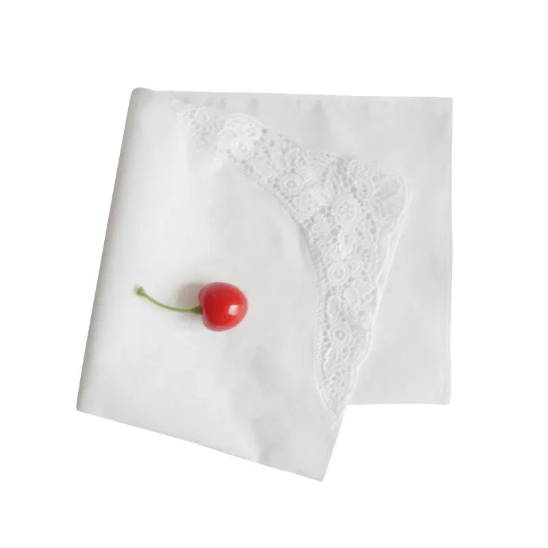 serviettes coton dentelle blanche classique événements spéciaux table mariage usage pratique élégantes sophistiquées decoration