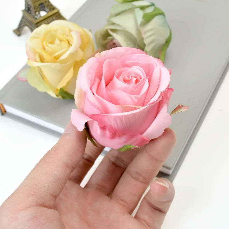 décoration intérieure bouquet roses artificielles classique vert feuilles anniversaire mariage chambre festive