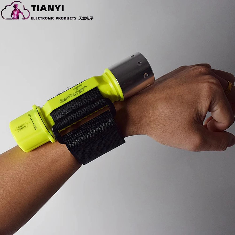 lampe plongée jaune fluo rechargeable modes lumière intense étanche flashlight utilitaire