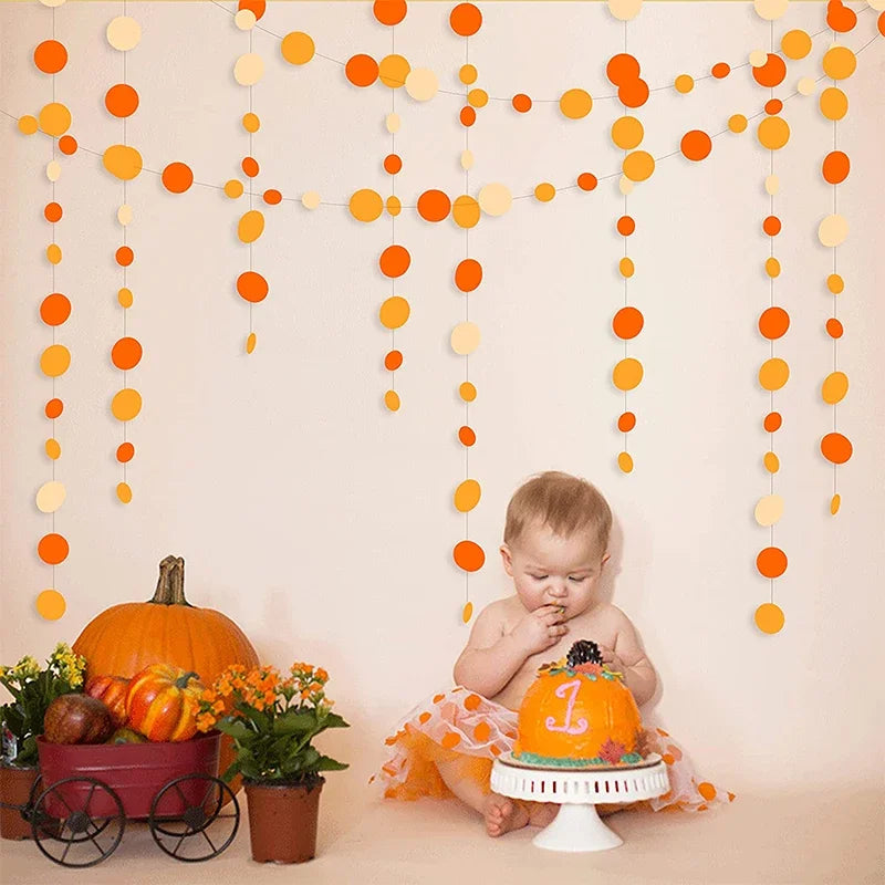 guirlandes papier orange blanc cercles décoration anniversaire mariage fêtes automne Thanksgiving