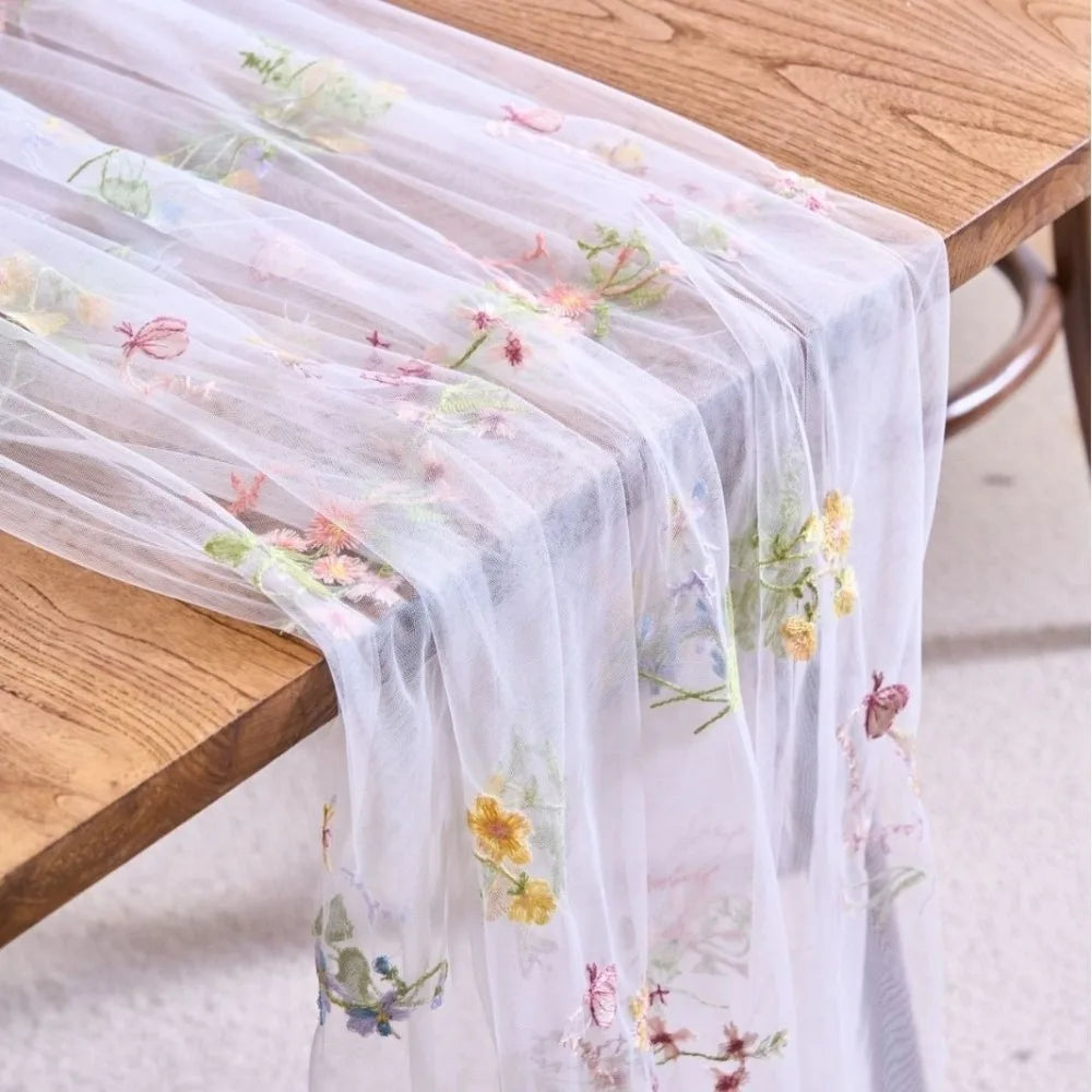 nappe tulle transparente brodée fleurs vert menthe violet blanc romantique décoration mariage fête été