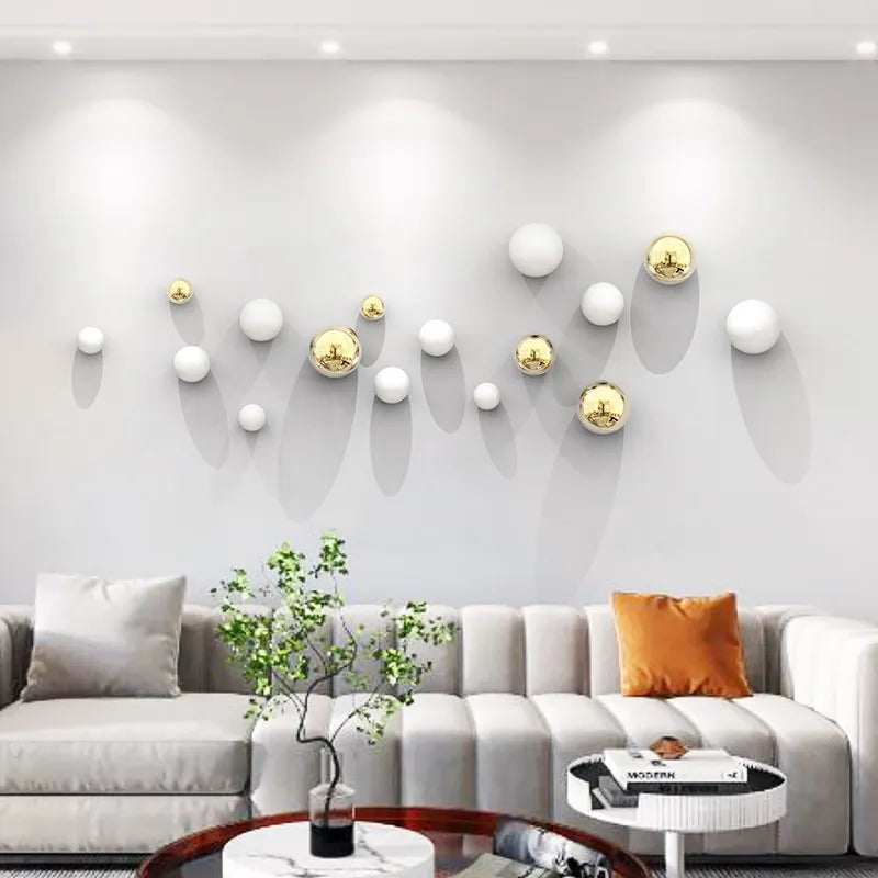 décoration murale boules rondes brillantes blanc doré argenté moderne élégante suspension intérieure