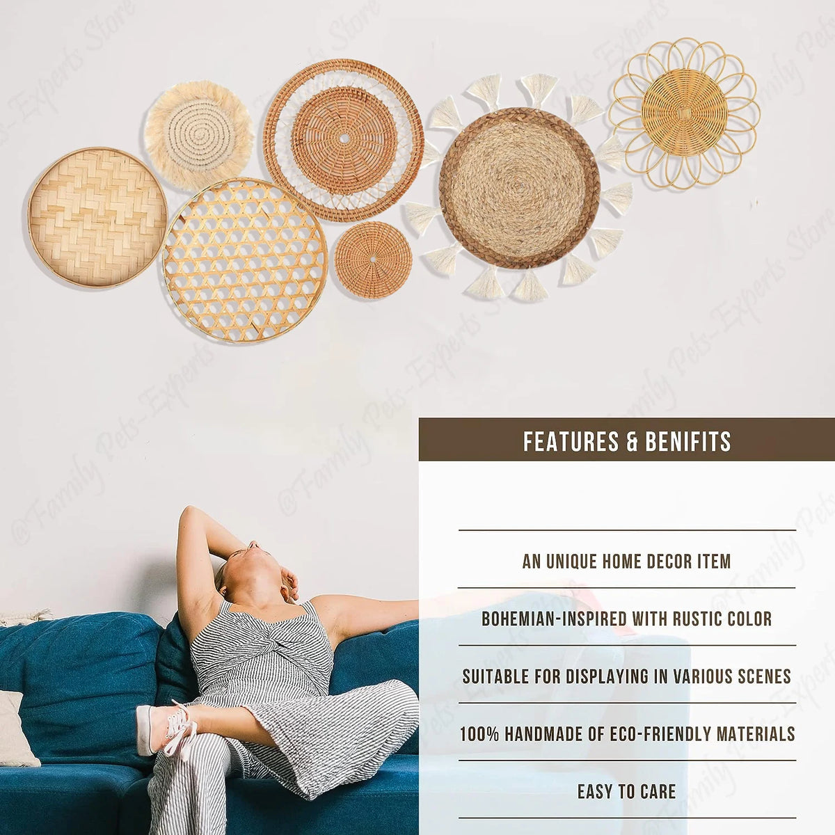 Paniers rotin suspendus au-dessus d'un lit dans une chambre boho