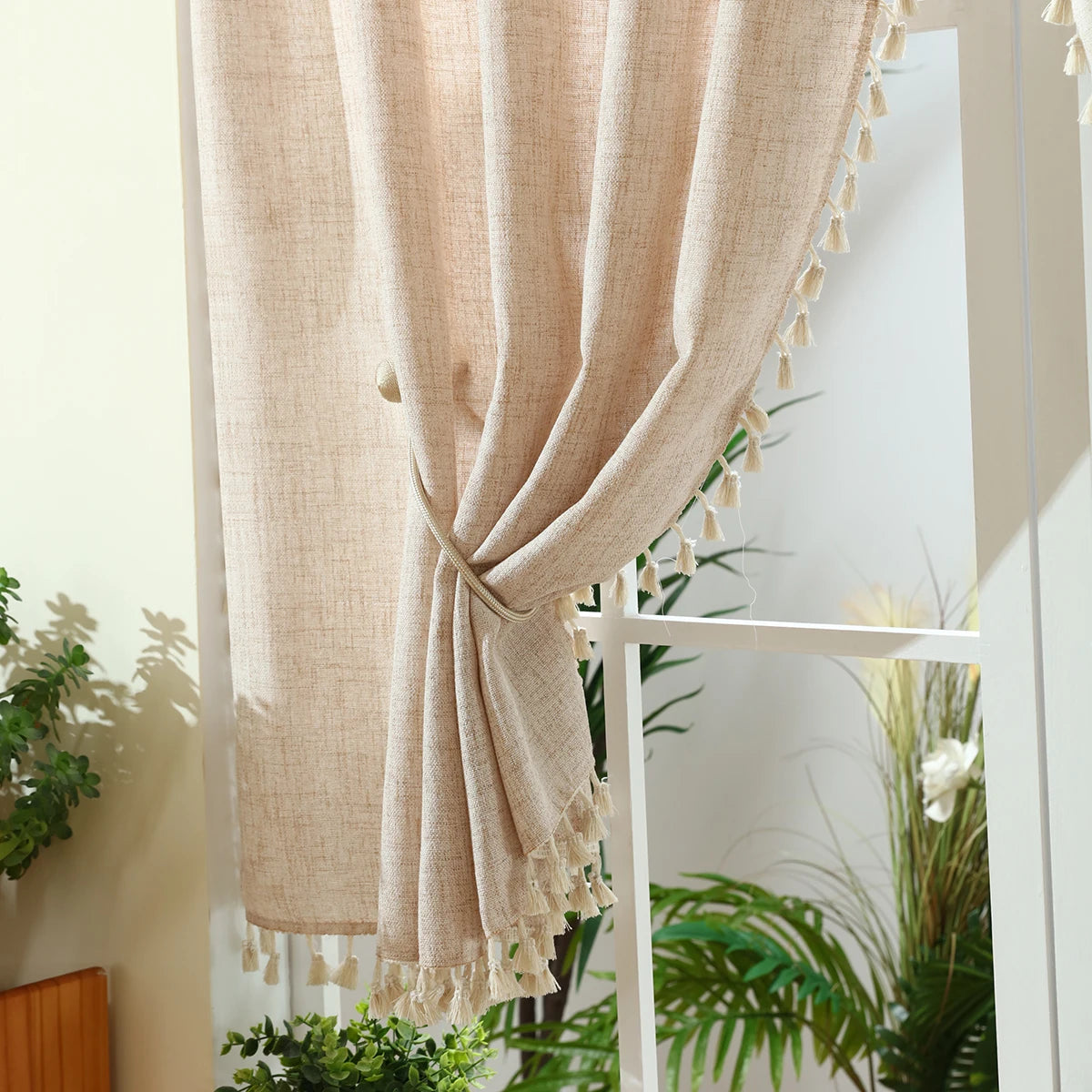 rideau polyester texture lin classique beige clair opacité ruban fixation pompons chambre cuisine