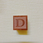 blocs construction bois lettres fleurs tasse chat pompons décor maison mariage