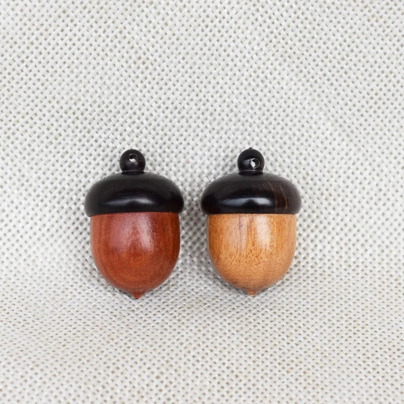 boîte rangement noix érable artisanale anneau métallique portable conteneur petit objet grain bois marron