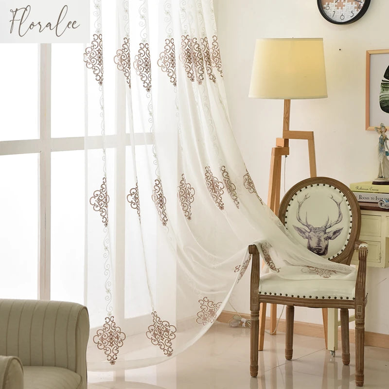 rideau transparent broderie florale blanc marron clair classique salon chambre