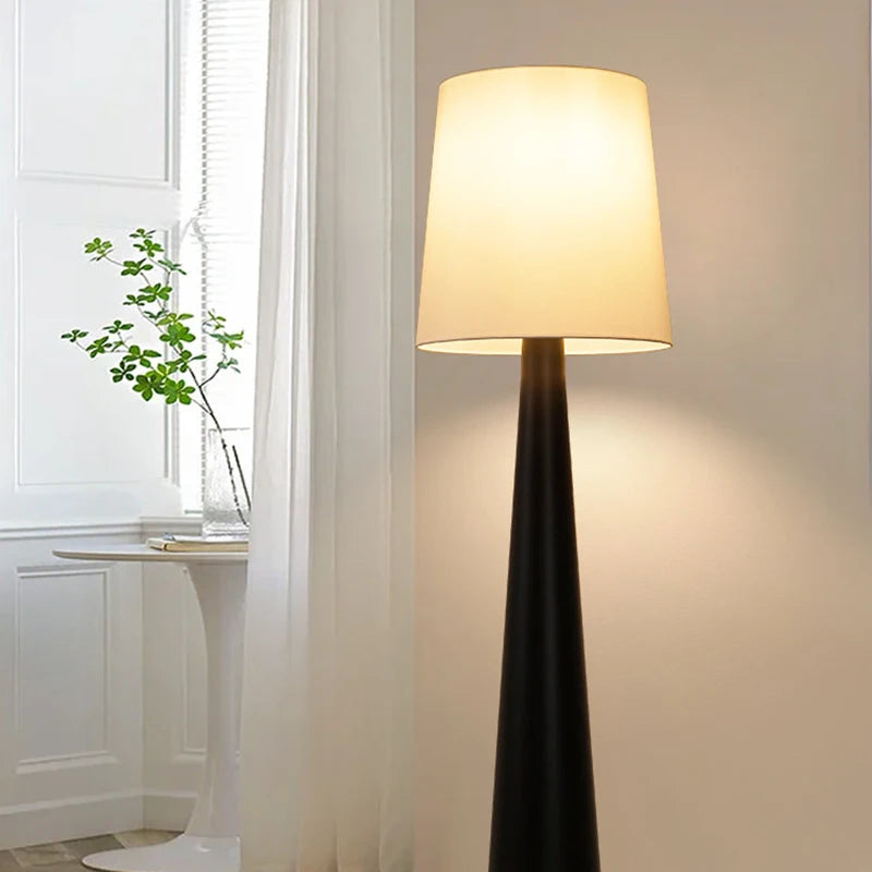 lampe pied moderne minimaliste conique noir abatjour blanc crème éclairage salon chambre télécommande adjustable