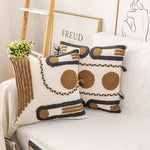 housse coussin brodée motif géométrique moderne blanc marron gris respectueux environnement décoration maison polyester