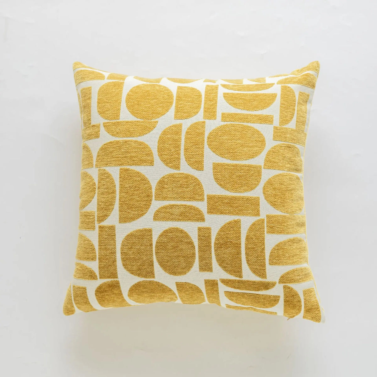 housses coussins géométriques jaunes moderne tissage main pompons adhésifs decoration intérieure bohème tuftées polyestere