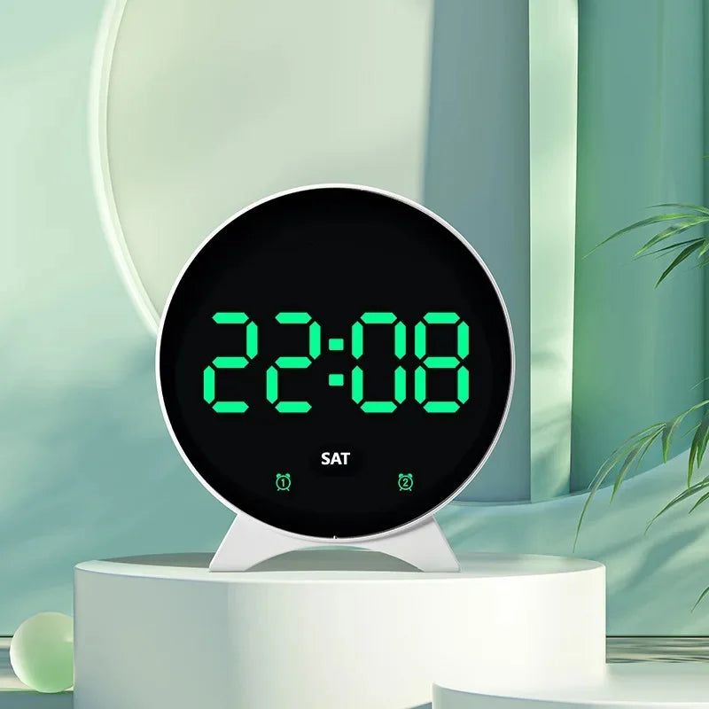 horloge numérique moderne affichage température semaine alarmes LED blanc noir vert bleu
