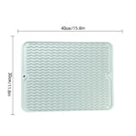 tapis cuisine silicone vert bleu gris moderne rayures ondulées assiette cônes baies 30x40cm