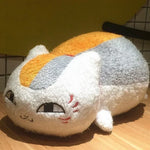oreiller peluche chaton sourire blanc orange gris rose yeux fermés cartoon mignon joues rouges